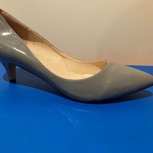 CLASSIC GRAY PATENT LEATHER KITTEN HEEL